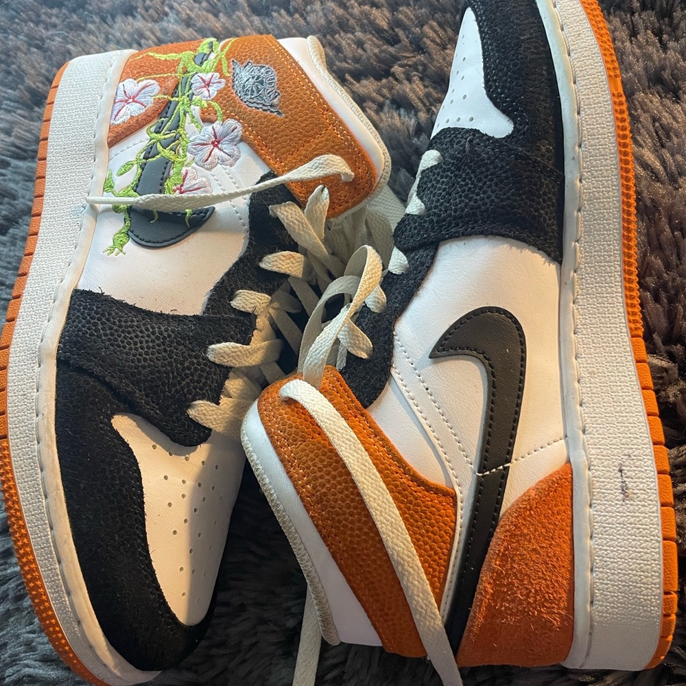 Air Jordan 1 Mid GS✨(LIMITED EDITION) - Picture 5 of 6